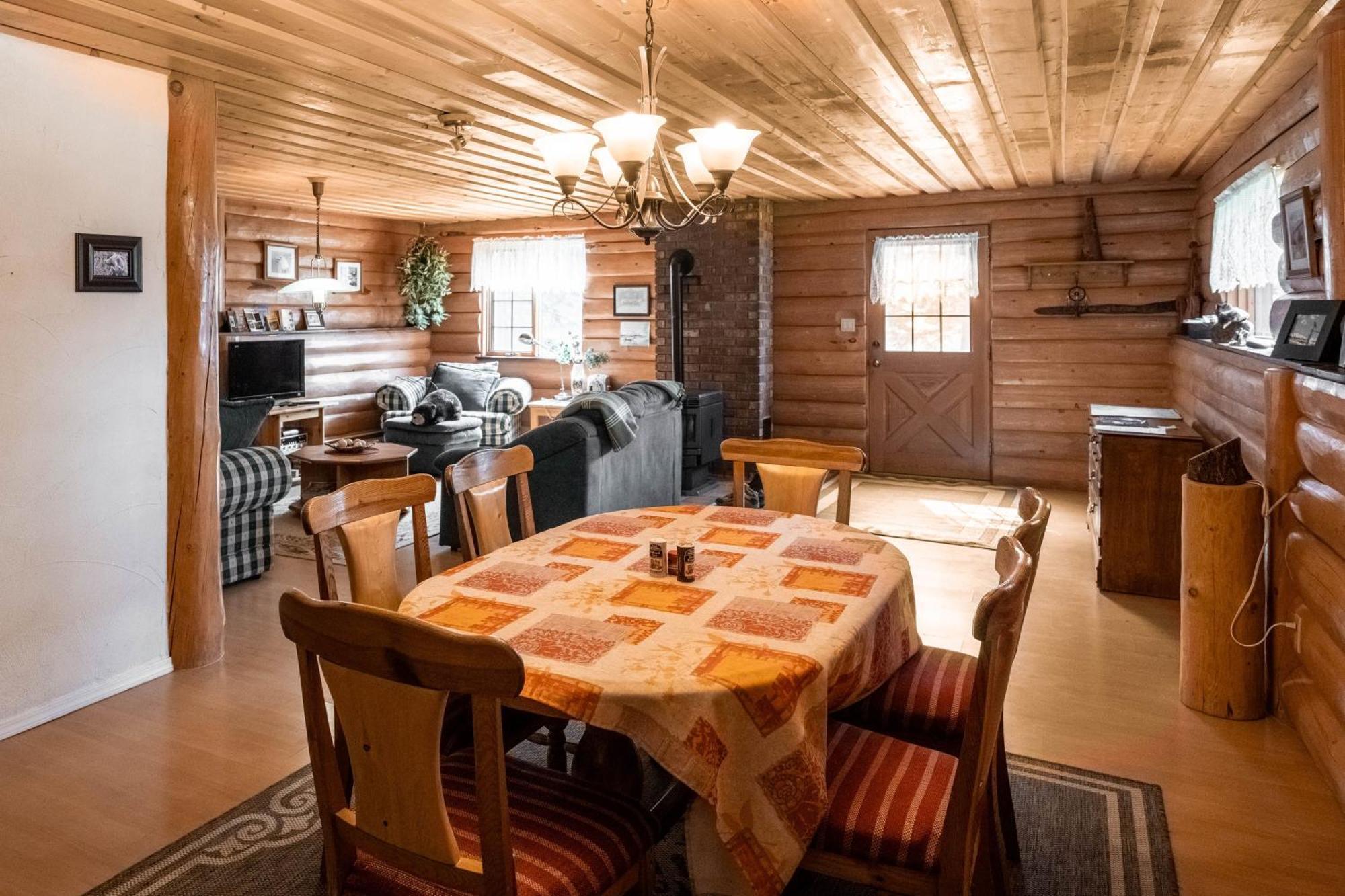 Beaver Guest Ranch Bridge Lake Exterior photo